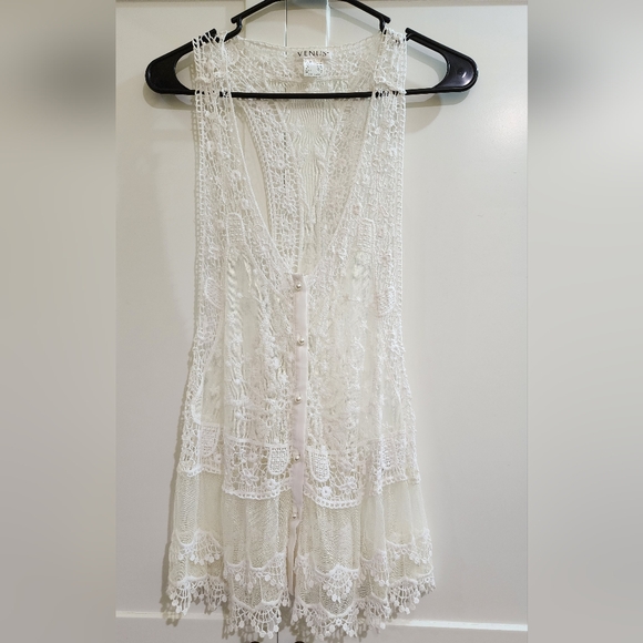 Lace top - Picture 1 of 3